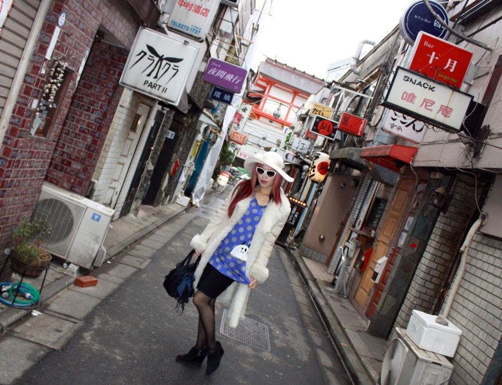 la carmina tokyo fashion japan street style alternative goth shinjuku golden gai 